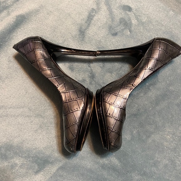 Jessica Simpson Silver Heels - Picture 2 of 16